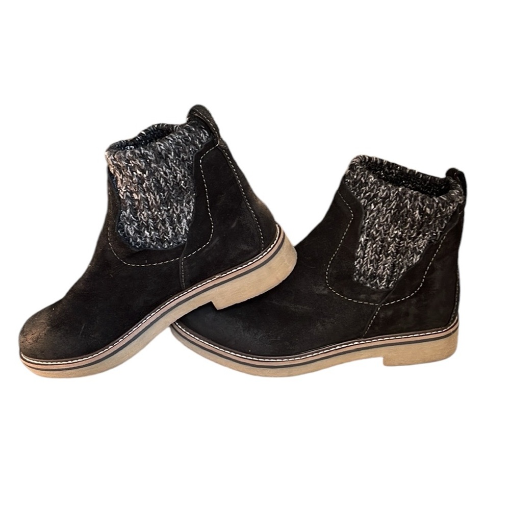 Comfortiva Womens Rawnie Suede Round Toe Chelsea Boots